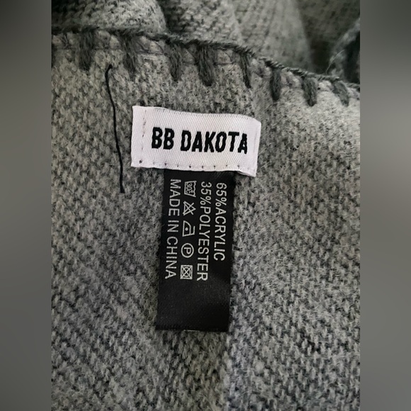 One Size Open Front Asymmetrical Poncho - Picture 5 of 5